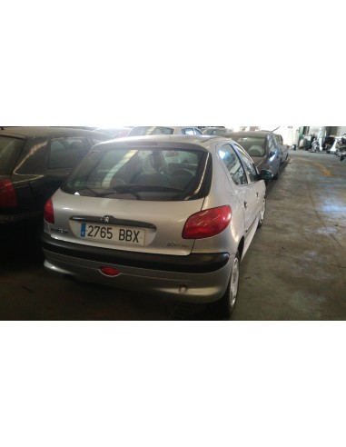 peugeot 206 berlina del año 2000