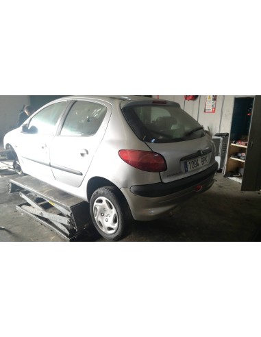 peugeot 206 berlina del año 2001