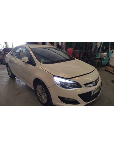 opel astra j lim. 4türig del año 2014