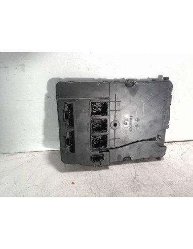 Recambio de caja reles / fusibles para renault scenic ii k9kp7 referencia OEM IAM 8200433197  