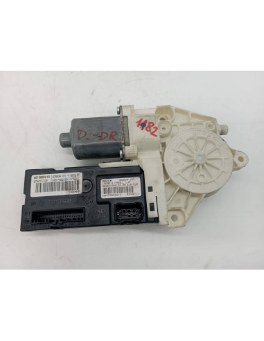 Recambio de motor elevalunas delantero derecho para renault laguna iii m9rp8 referencia OEM IAM 0130822331  