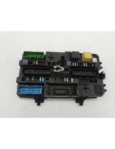 Recambio de caja reles / fusibles para opel zafira b z19dt referencia OEM IAM 13268286  