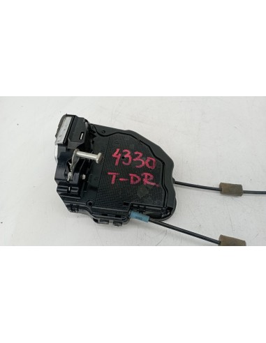 Recambio de cerradura puerta trasera derecha para toyota rav 4 1ad referencia OEM IAM A046693  