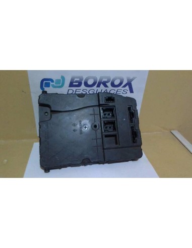 Recambio de caja reles / fusibles para renault megane ii grandtour z20s referencia OEM IAM 8200525383  