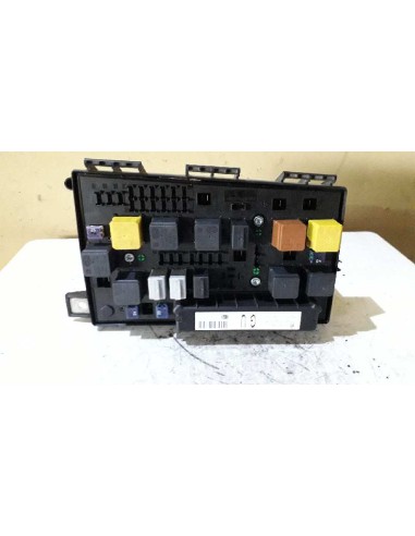 Recambio de caja reles / fusibles para opel zafira b a17dtr referencia OEM IAM 13206748M  