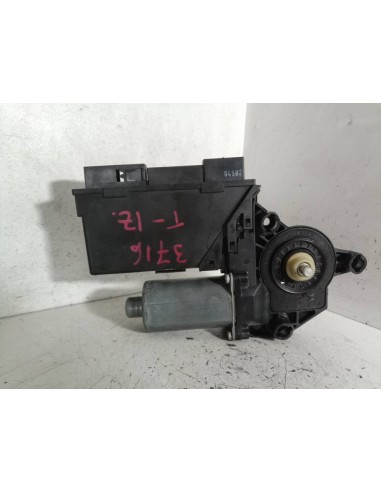 Recambio de motor elevalunas trasero izquierdo para audi a4 avant (8e) bdg referencia OEM IAM 0130821767  